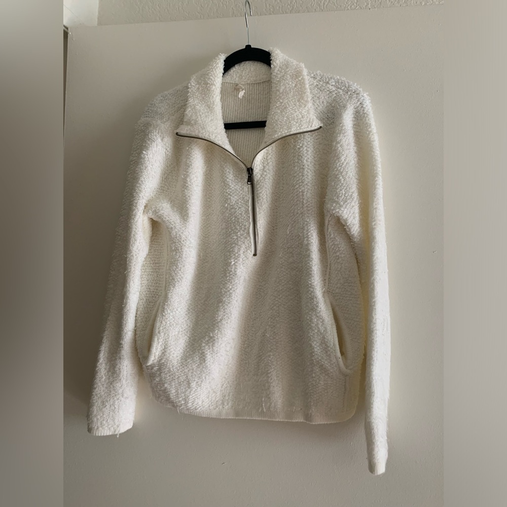 Sherpa Fur Quarter Zip Pullover. Size medium